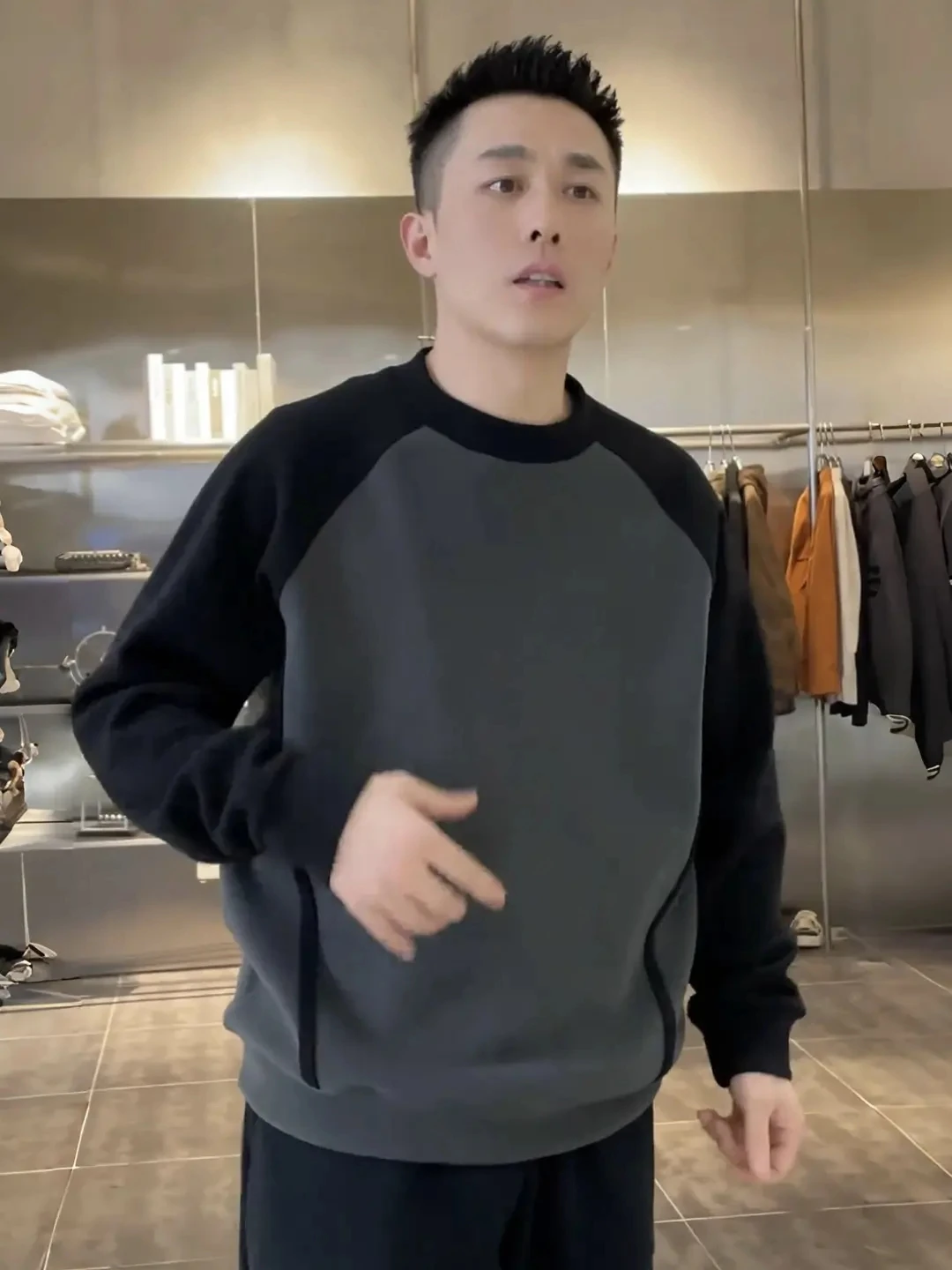 Men's Fleece Lined Thickened round Neck Sweatshirt Casual Versatile High End Loose Fit Autumn Winter New Style Comfortable Ba...
Men's Fleece Lined Thickened round Neck Sweatshirt Casual Versatile High End Loose Fit Autumn Winter New Style Comfortable Ba...