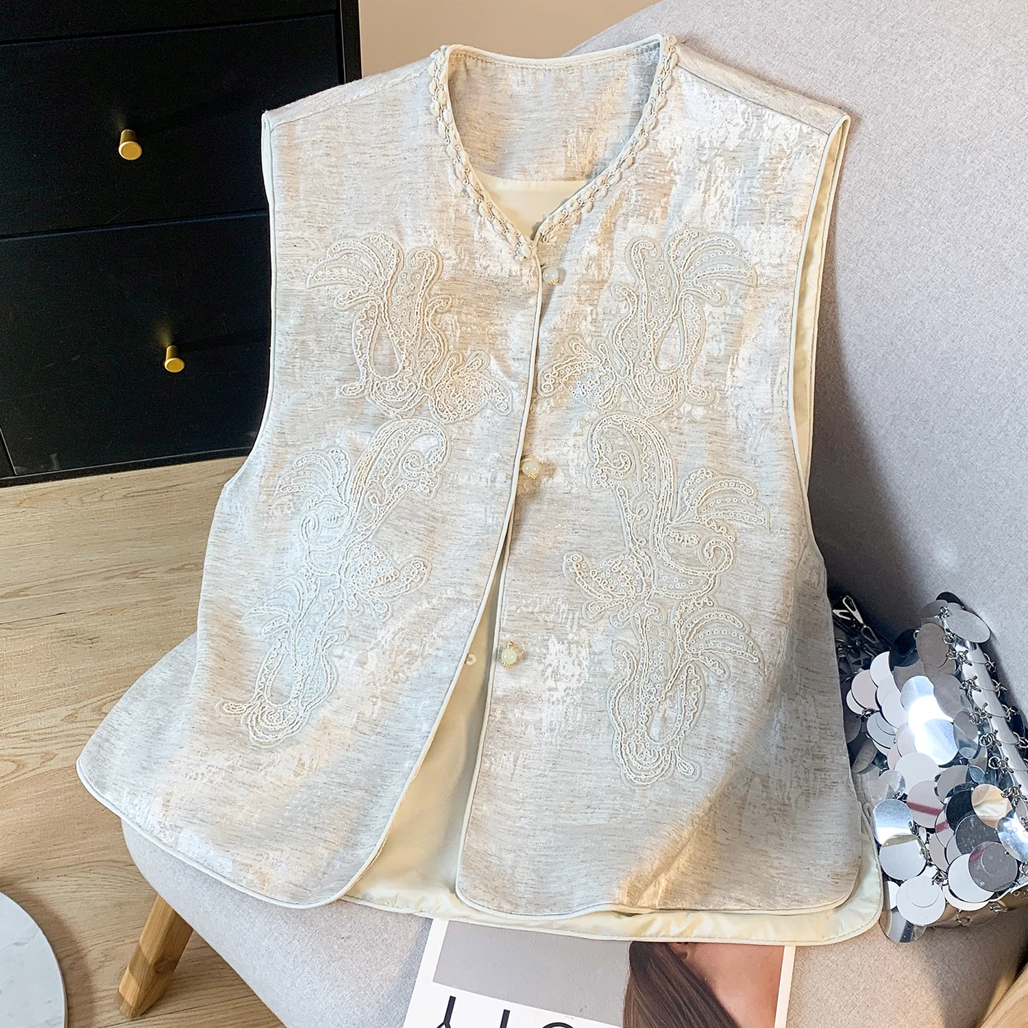New Chinese Style Women's Embroidered Vest Heavy Work Bead Jacket Commute Style round Neck Regular Length Single Button
New Chinese Style Women's Embroidered Vest Heavy Work Bead Jacket Commute Style round Neck Regular Length Single Button