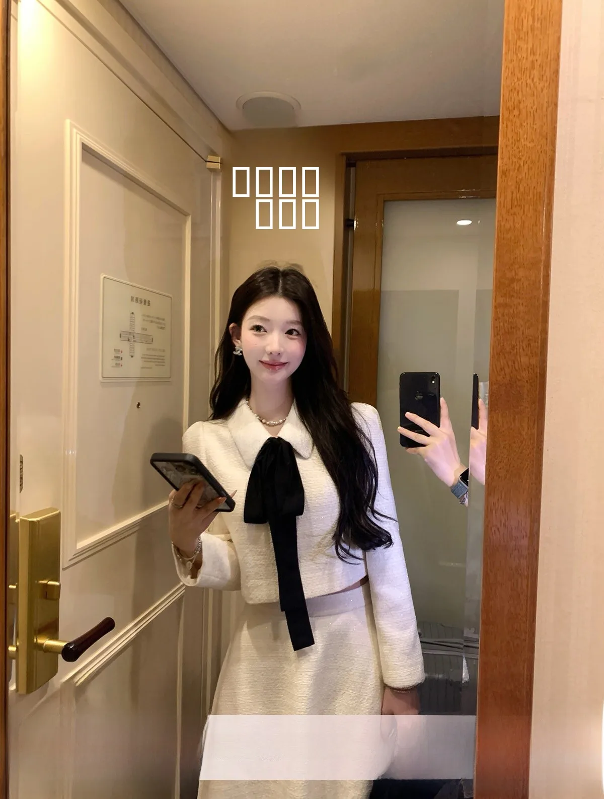 Женский зимний комплект Ele Pearl White Pearl: укороченное пальто с отложным воротником и юбка макси, модный костюм для женщин
Женский зимний комплект Ele Pearl White Pearl: укороченное пальто с отложным воротником и юбка макси, модный костюм для женщин