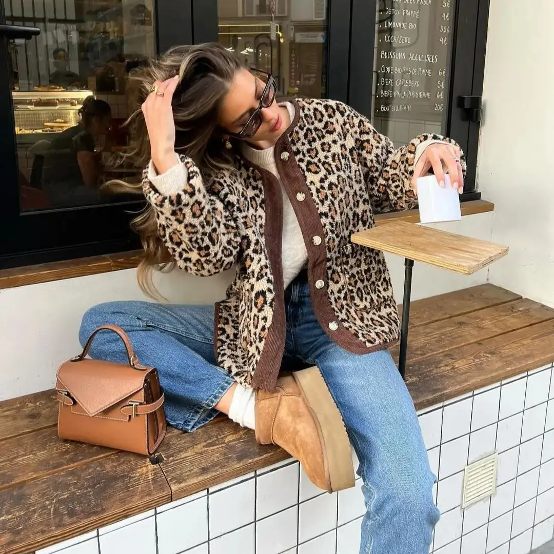Women Elegant Leopard Print Single Breasted Jacket Fashion O Neck Long Sleeves Pocket Coat 2024 New Lady Warm Street Outerwear
Women Elegant Leopard Print Single Breasted Jacket Fashion O Neck Long Sleeves Pocket Coat 2024 New Lady Warm Street Outerwear