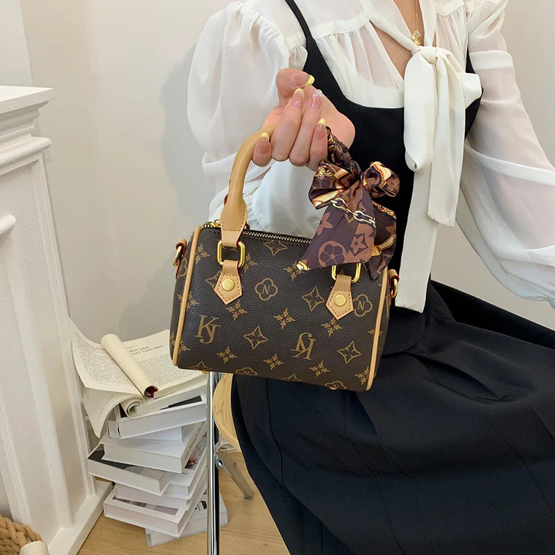 2025 Vintage Print Pillow Bag Niche Top Handle Purse for Women Luxe Shoulder Tote Textured Crossbody Bag Retro Day-to-Night Bag
2025 Vintage Print Pillow Bag Niche Top Handle Purse for Women Luxe Shoulder Tote Textured Crossbody Bag Retro Day-to-Night Bag