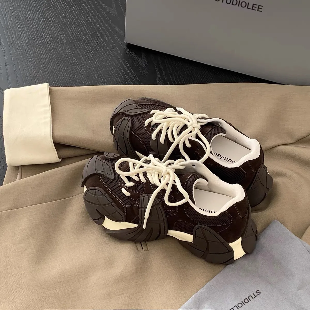 Invisible 6cm Height-Boosting Spliced Thick-Sole Versatile Casual Trainers for Women Soft, Durable Breathable Sports
Invisible 6cm Height-Boosting Spliced Thick-Sole Versatile Casual Trainers for Women Soft, Durable Breathable Sports