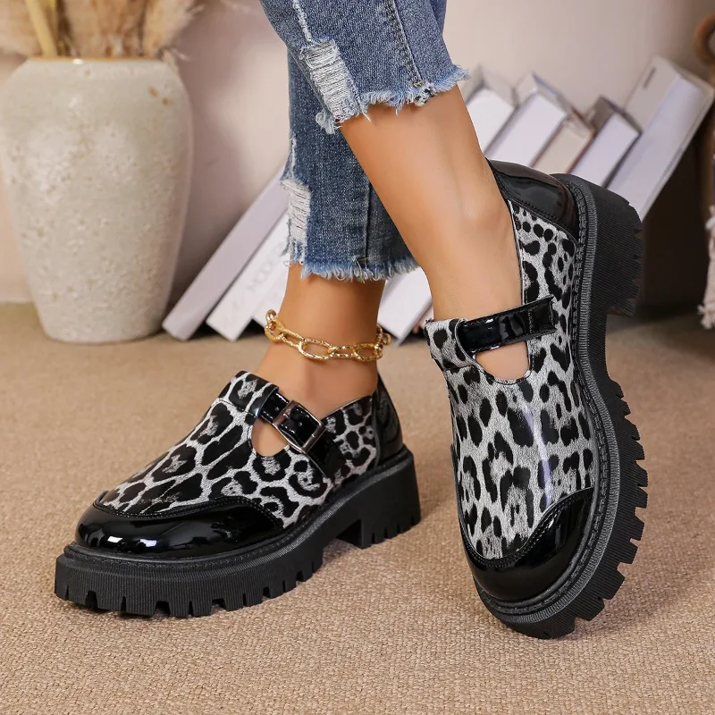 Platform Women's Shoes Round Toe Deep Mouth Metal Buckle Heightened Mary Jane Small Leather Shoes
Platform Women's Shoes Round Toe Deep Mouth Metal Buckle Heightened Mary Jane Small Leather Shoes