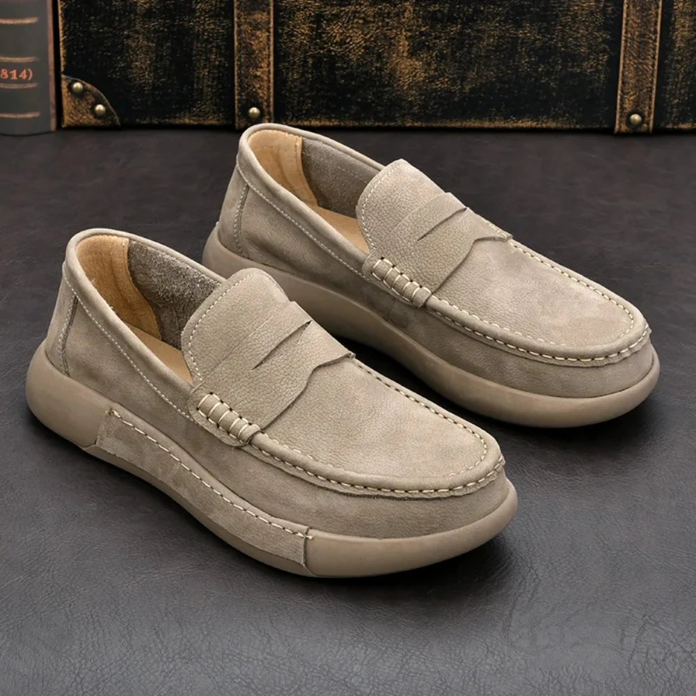 Мягкая натуральная кожа, повседневная прогулочная старомодная мужская обувь, мужская обувь фермера, рабочая обувь, лоферы из воловьей кожи 
Мягкая натуральная кожа, повседневная прогулочная старомодная мужская обувь, мужская обувь фермера, рабочая обувь, лоферы из воловьей кожи