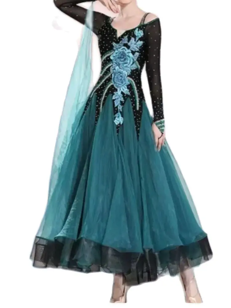 1pcs/lot woman luxury rhinestone embroidery flower ballroom dancing dress lady waltz patchwork dress
1pcs/lot woman luxury rhinestone embroidery flower ballroom dancing dress lady waltz patchwork dress