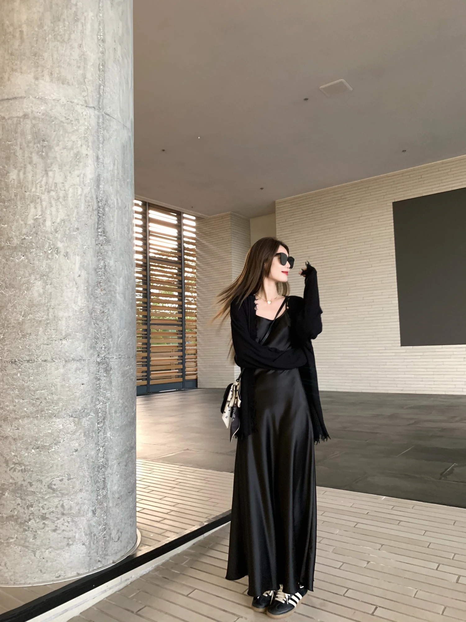 Вязаный кардиган Lazy Wed с длинными рукавами и V-образным вырезом, с бахромой, повседневный, свободного кроя, женская модная верхняя одежда для осени и весны
Вязаный кардиган Lazy Wed с длинными рукавами и V-образным вырезом, с бахромой, повседневный, свободного кроя, женская модная верхняя одежда для осени и весны