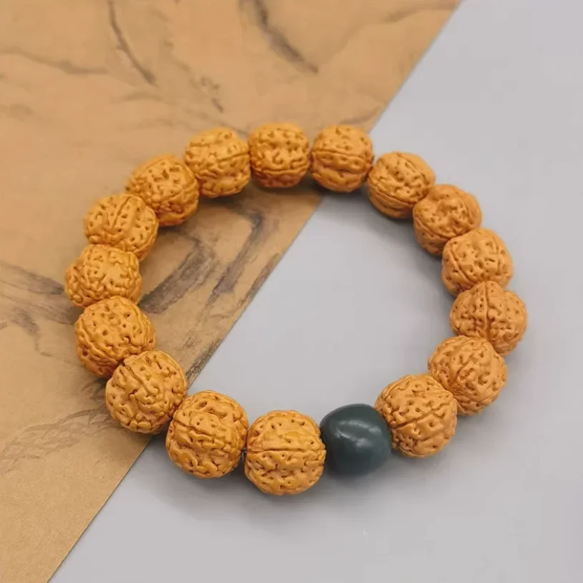 Nepal Little Diamond Bodhi Son Yellow Leather Disc Dragon Pattern Meat Pattern Hand String Bracelet Single Loop Hand Play Handl
Nepal Little Diamond Bodhi Son Yellow Leather Disc Dragon Pattern Meat Pattern Hand String Bracelet Single Loop Hand Play Handl