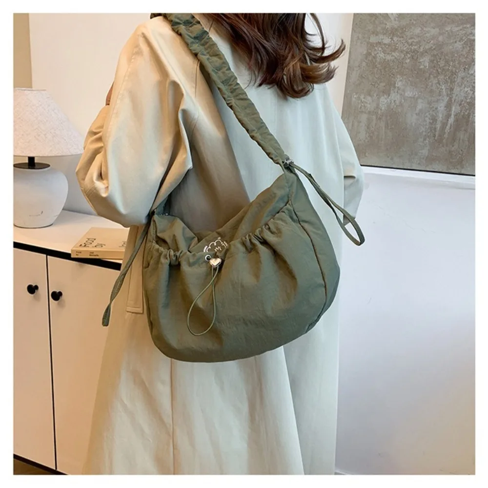 Fashion Nylon Pleated Shoulder Bag Large-Capacity Korean Style Drawstring Crossbody Bag Lightweight Solid Color Tote Bag Women
Fashion Nylon Pleated Shoulder Bag Large-Capacity Korean Style Drawstring Crossbody Bag Lightweight Solid Color Tote Bag Women