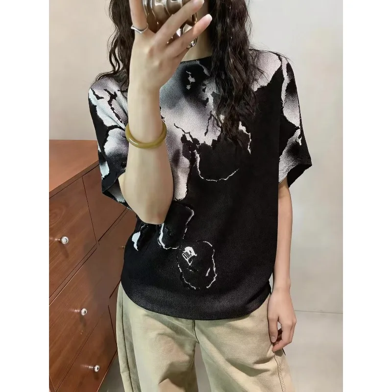 Miyake Pleated Personality Print T-Shirt Plisse 2026 Summer New Lazy Pleats Print Loose Slimming Versatile Round Neck Top Women
Miyake Pleated Personality Print T-Shirt Plisse 2026 Summer New Lazy Pleats Print Loose Slimming Versatile Round Neck Top Women