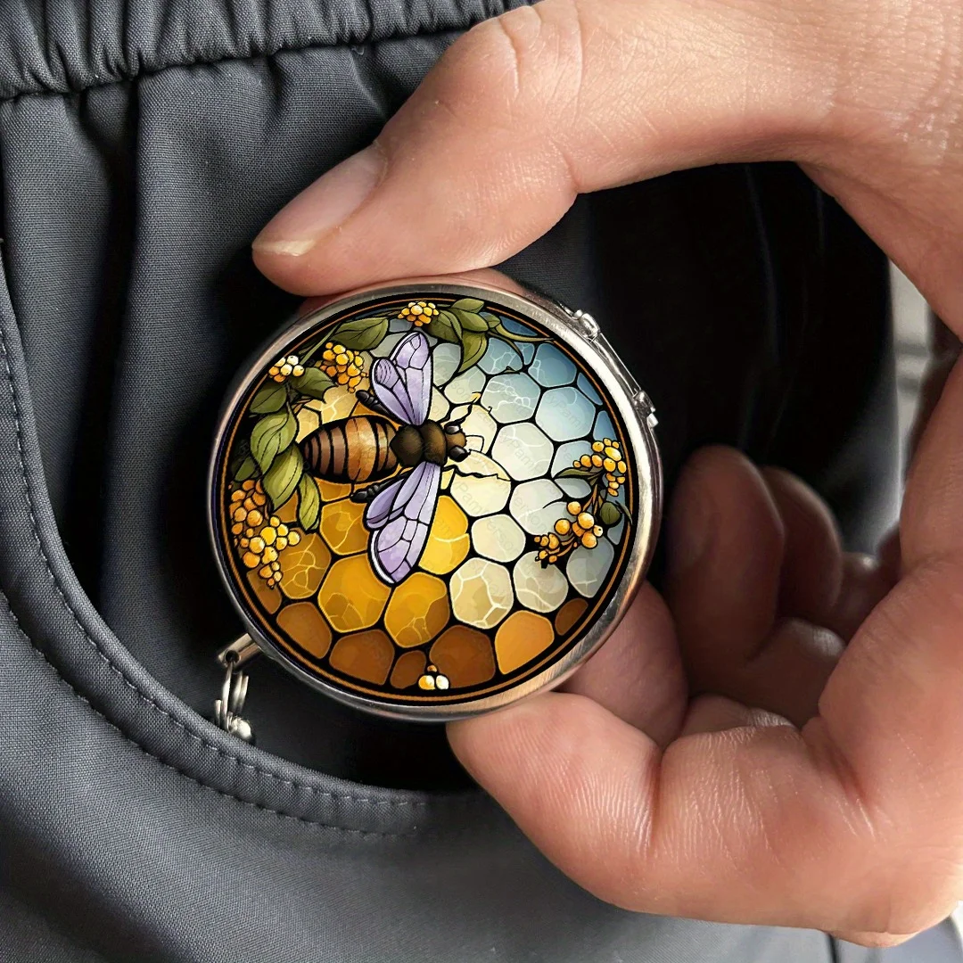 1Pc Purple Bee Design Ashtray, Creative Ashtray, Mini Portable Ashtray with Lid, Key Chain Stainless Steel Travel Ashtray Case
1Pc Purple Bee Design Ashtray, Creative Ashtray, Mini Portable Ashtray with Lid, Key Chain Stainless Steel Travel Ashtray Case