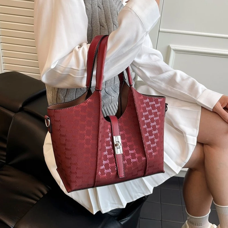 Female Trendy Crossbody Bag Fashionable Design For Social Events Party Ready Style With Celebration Vibe
Female Trendy Crossbody Bag Fashionable Design For Social Events Party Ready Style With Celebration Vibe