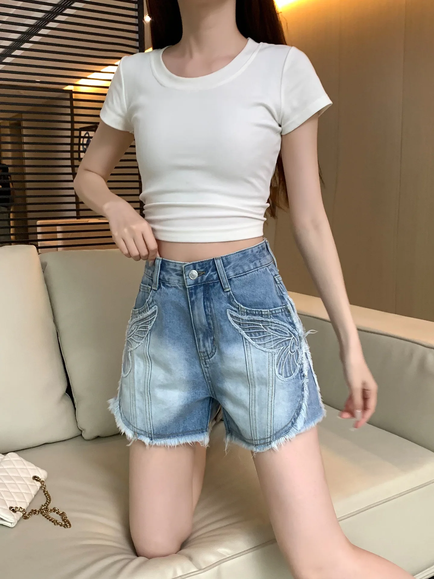 Summer New Butterfly Appliques Denim Shorts American Casual Fashion Blue Washed Irregular Splicing Women's Fringed Shorts
Summer New Butterfly Appliques Denim Shorts American Casual Fashion Blue Washed Irregular Splicing Women's Fringed Shorts