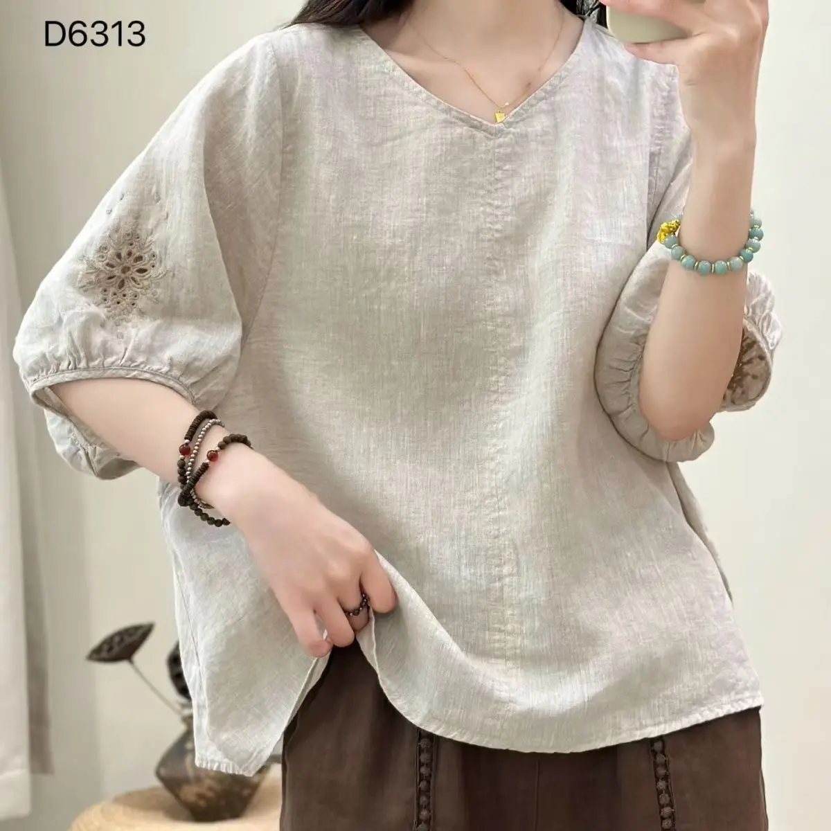 plus Size Women's Summer New Embroidered T-shirt V-neck Short Sleeve Loose Base Shirt Ethnic Style Comfortable Fit Artistic C...
plus Size Women's Summer New Embroidered T-shirt V-neck Short Sleeve Loose Base Shirt Ethnic Style Comfortable Fit Artistic C...