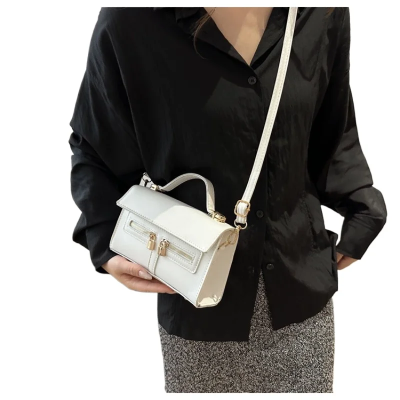2025 summer new niche design retro fashion casual single shoulder crossbody bag personality handbag small square bags
2025 summer new niche design retro fashion casual single shoulder crossbody bag personality handbag small square bags