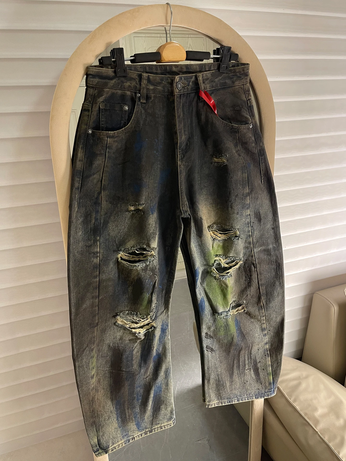 Parisian Style American Graffiti Splatter Denim Jeans Men's Loose Fit Torn Casual Straight Leg Jeans Cotton Polyester Blend
Parisian Style American Graffiti Splatter Denim Jeans Men's Loose Fit Torn Casual Straight Leg Jeans Cotton Polyester Blend