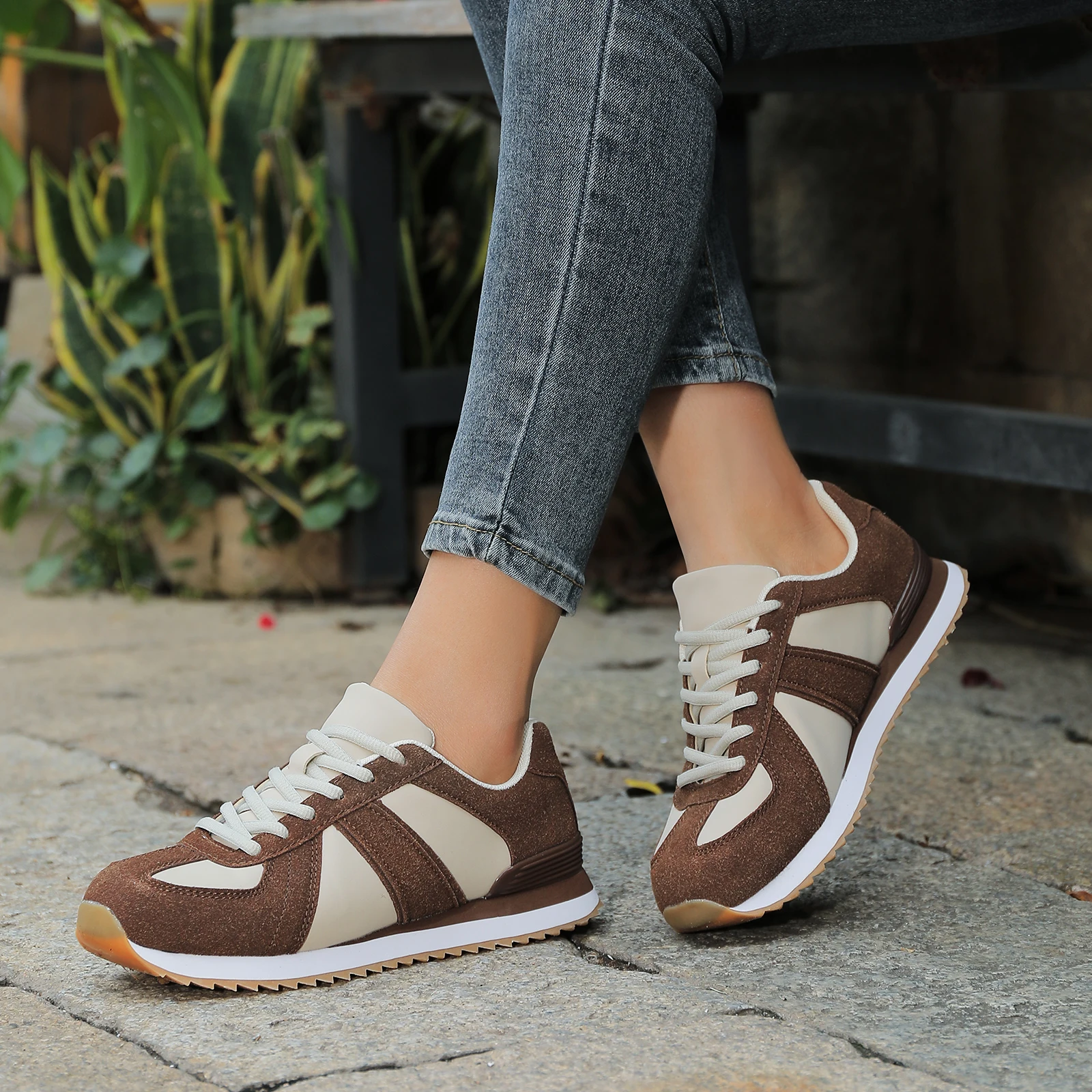 Women's Retro Platform Sneakers Cow Suede Oxford Cloth Upper EVA Rubber Sole Non-Slip Casual Walking Shoes Comfort Height Increa
Women's Retro Platform Sneakers Cow Suede Oxford Cloth Upper EVA Rubber Sole Non-Slip Casual Walking Shoes Comfort Height Increa