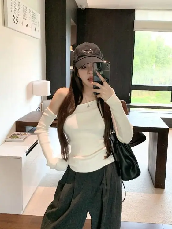 Pure Desire Style Women's Knitted Shoulder Bared Slant Collar Slim Fit Short Top Fashion Sensation Early Autumn New Design Ho...
Pure Desire Style Women's Knitted Shoulder Bared Slant Collar Slim Fit Short Top Fashion Sensation Early Autumn New Design Ho...