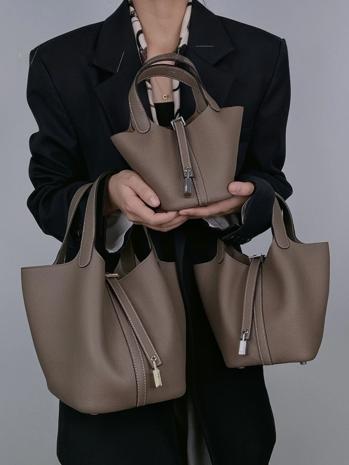 Сумка-ведер из воловьей кожи с верхним слоем, женская сумка, корзина для овощей, модная мягкая ручка, новинка зимы, Sle Elephant ey
Сумка-ведер из воловьей кожи с верхним слоем, женская сумка, корзина для овощей, модная мягкая ручка, новинка зимы, Sle Elephant ey