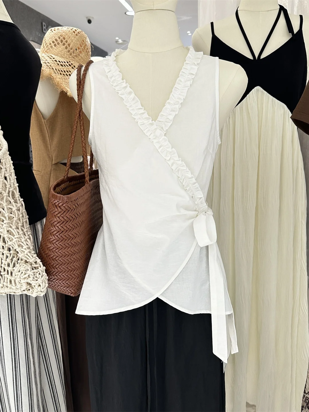 Aixili, новинка лета 2023, ретро-дизайн, с завязкой на талии, с разрезом по подолу, с v-образным вырезом, женские модные волосы ng 
Aixili, новинка лета 2023, ретро-дизайн, с завязкой на талии, с разрезом по подолу, с v-образным вырезом, женские модные волосы ng