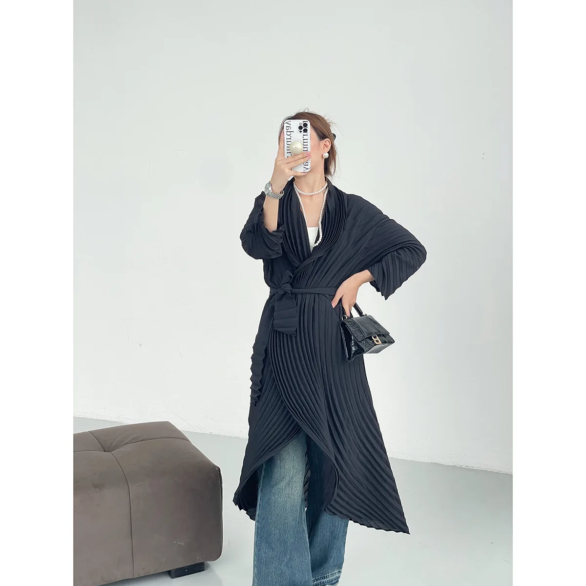 Women's trench coat Miyake Pleated Fashion loose black vintage lace-up lapel irregular jacket
Women's trench coat Miyake Pleated Fashion loose black vintage lace-up lapel irregular jacket