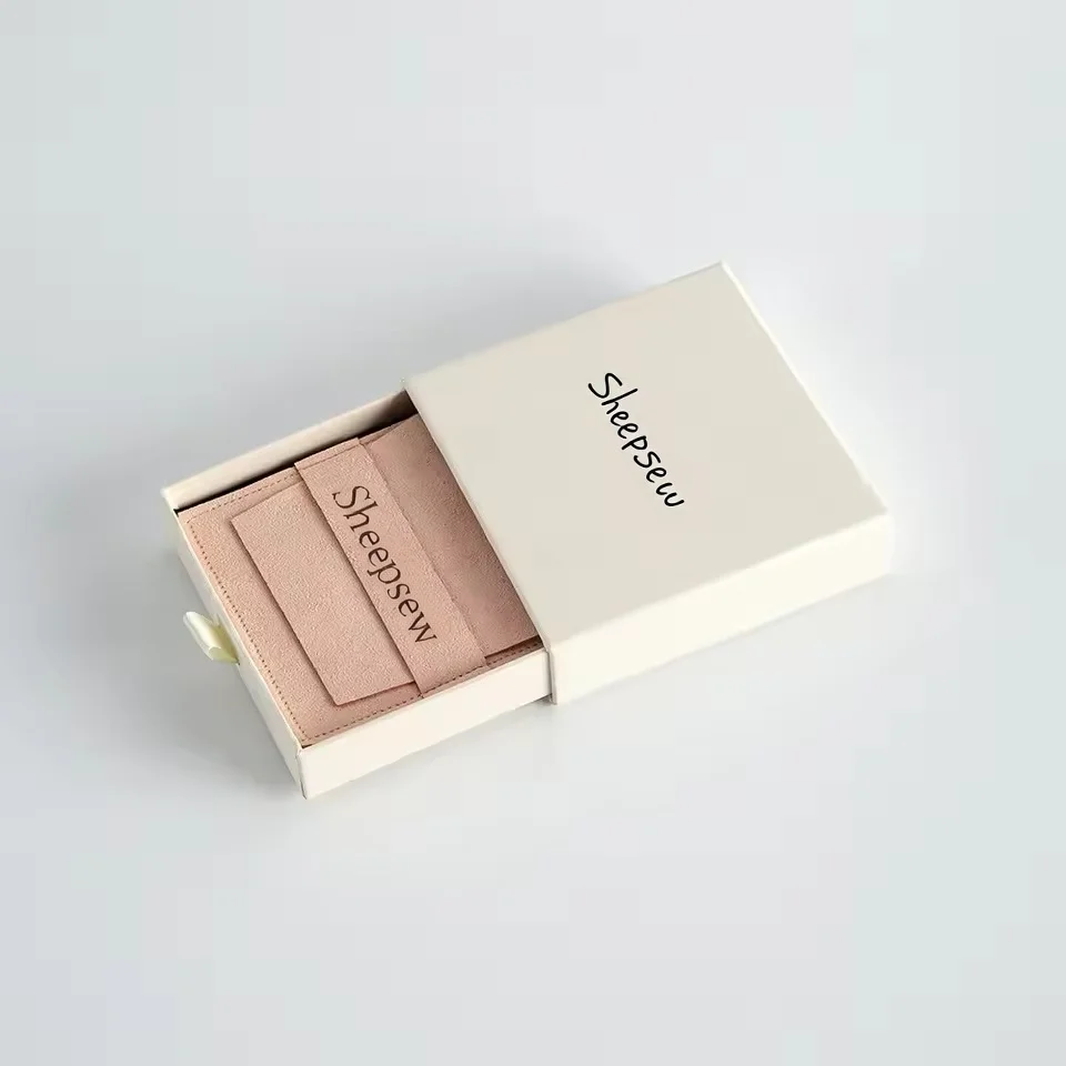 50 упаковок, ящик с логотипом, коробка для упаковки ювелирных изделий, шпильки, ожерелье, кольца, выдвижная крафт-бумага, микрофибра, замша, мешочек для хранения пыли Gi
50 упаковок, ящик с логотипом, коробка для упаковки ювелирных изделий, шпильки, ожерелье, кольца, выдвижная крафт-бумага, микрофибра, замша, мешочек для хранения пыли Gi