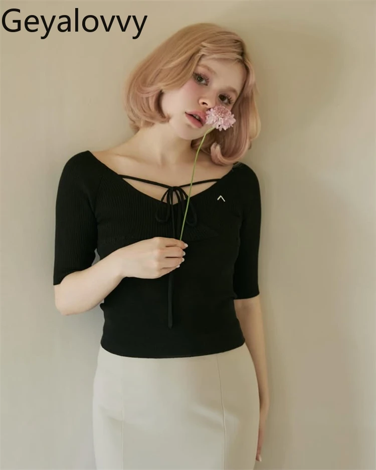 Autumn New Japanese Style Pure Desire Slim V-Neck Pullover Top Lace-Up Half-Sleeve Slim Solid Color Versatile Knitted Sweater
Autumn New Japanese Style Pure Desire Slim V-Neck Pullover Top Lace-Up Half-Sleeve Slim Solid Color Versatile Knitted Sweater