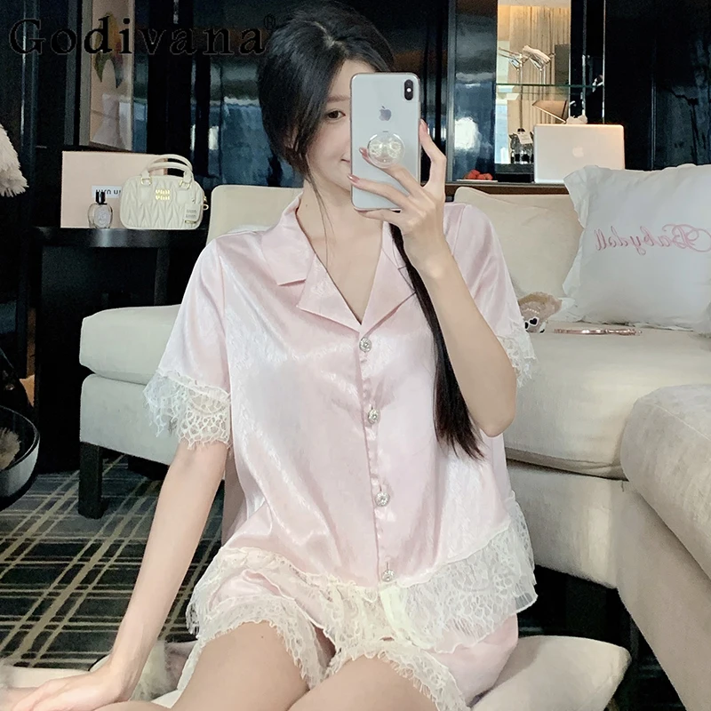2025 New Summer Short Sleeve Lace Trim Ice Silk Pajamas for Women Sexy Casual Homewear Wearable Set
2025 New Summer Short Sleeve Lace Trim Ice Silk Pajamas for Women Sexy Casual Homewear Wearable Set