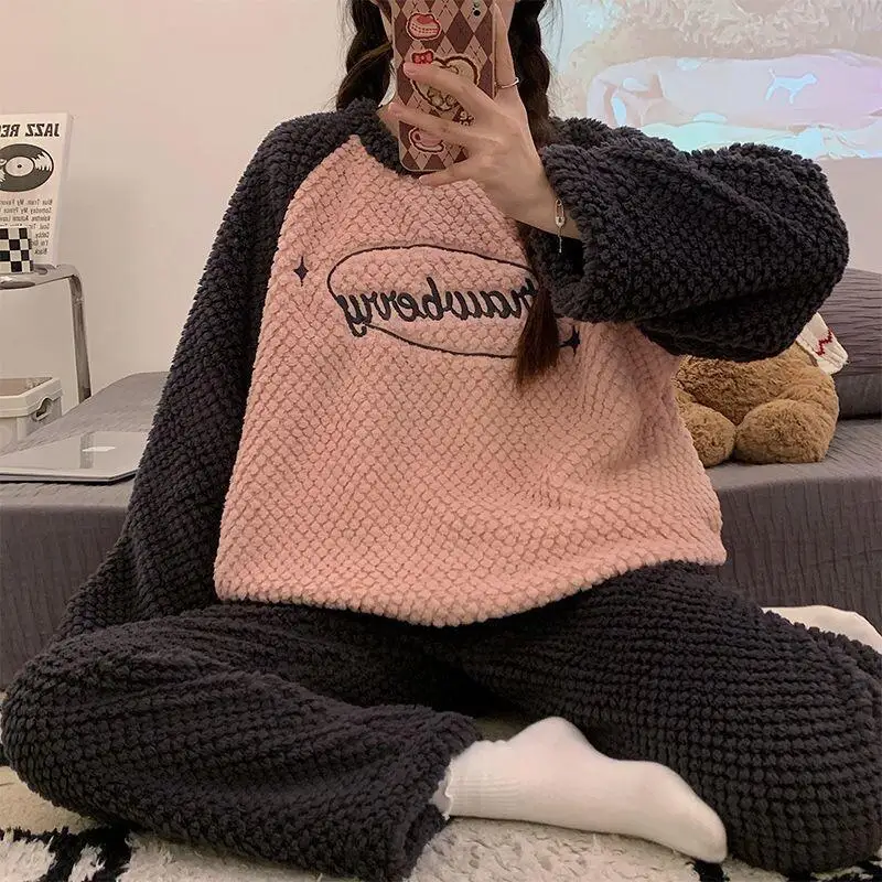 Женские пижамы, удобная одежда для сна, хлопковый пижамный комплект, зима-осень, носимый корейский теплый домашний костюм из двух предметов из кораллового флиса
Женские пижамы, удобная одежда для сна, хлопковый пижамный комплект, зима-осень, носимый корейский теплый домашний костюм из двух предметов из кораллового флиса