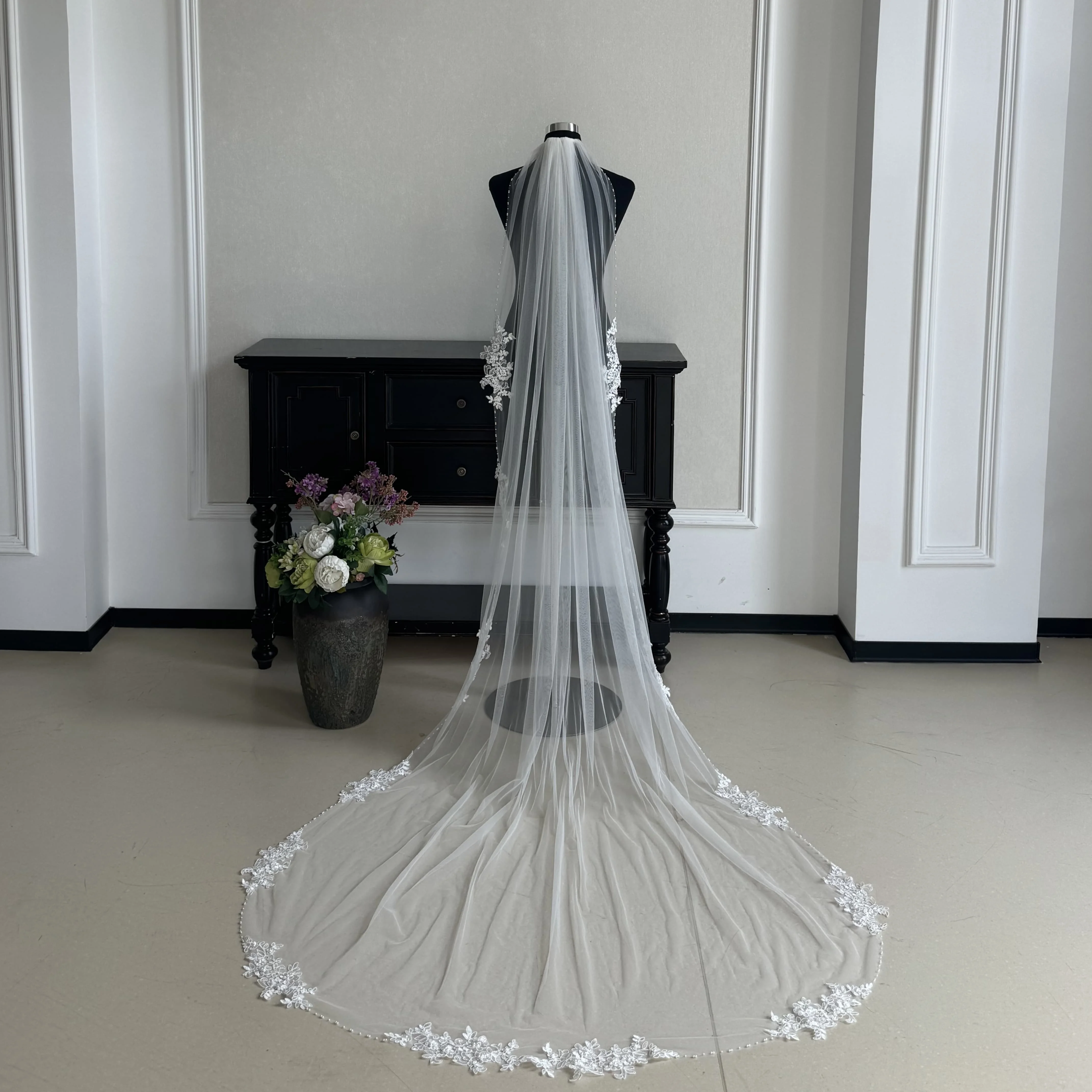 TOPQUEEN V303 Фата с французскими кружевными аппликациями длиной 3 м Соборная свадебная фата с расческой Свадебные аксессуары Настраиваемые
TOPQUEEN V303 Фата с французскими кружевными аппликациями длиной 3 м Соборная свадебная фата с расческой Свадебные аксессуары Настраиваемые