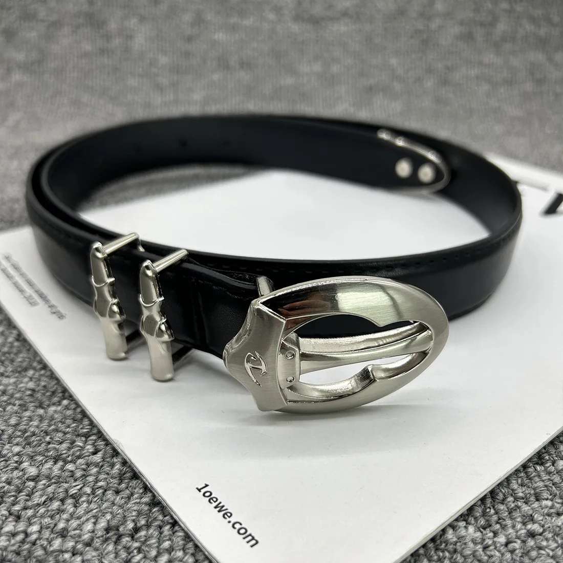 2025 luxury brands Versatiles Belt Durability Waistband Stylish Metal Buckles Waist belts for woman Fashion Accessory 
2025 luxury brands Versatiles Belt Durability Waistband Stylish Metal Buckles Waist belts for woman Fashion Accessory