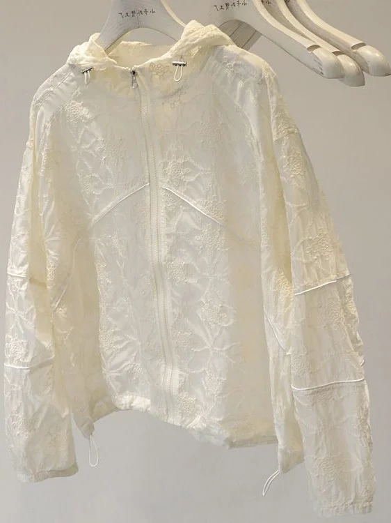 plus Size Summer Lightweight Long Sleeve Sun Protection Shirt Women's Loose Fit Embroidered Lace Outerwear Casual Korean Style
plus Size Summer Lightweight Long Sleeve Sun Protection Shirt Women's Loose Fit Embroidered Lace Outerwear Casual Korean Style