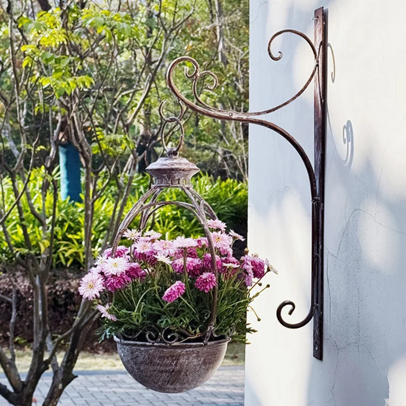 Iron flower baskets, balcony wall mounted flower pots, hanging pots, lantern types, wall mounted flower pots
Iron flower baskets, balcony wall mounted flower pots, hanging pots, lantern types, wall mounted flower pots