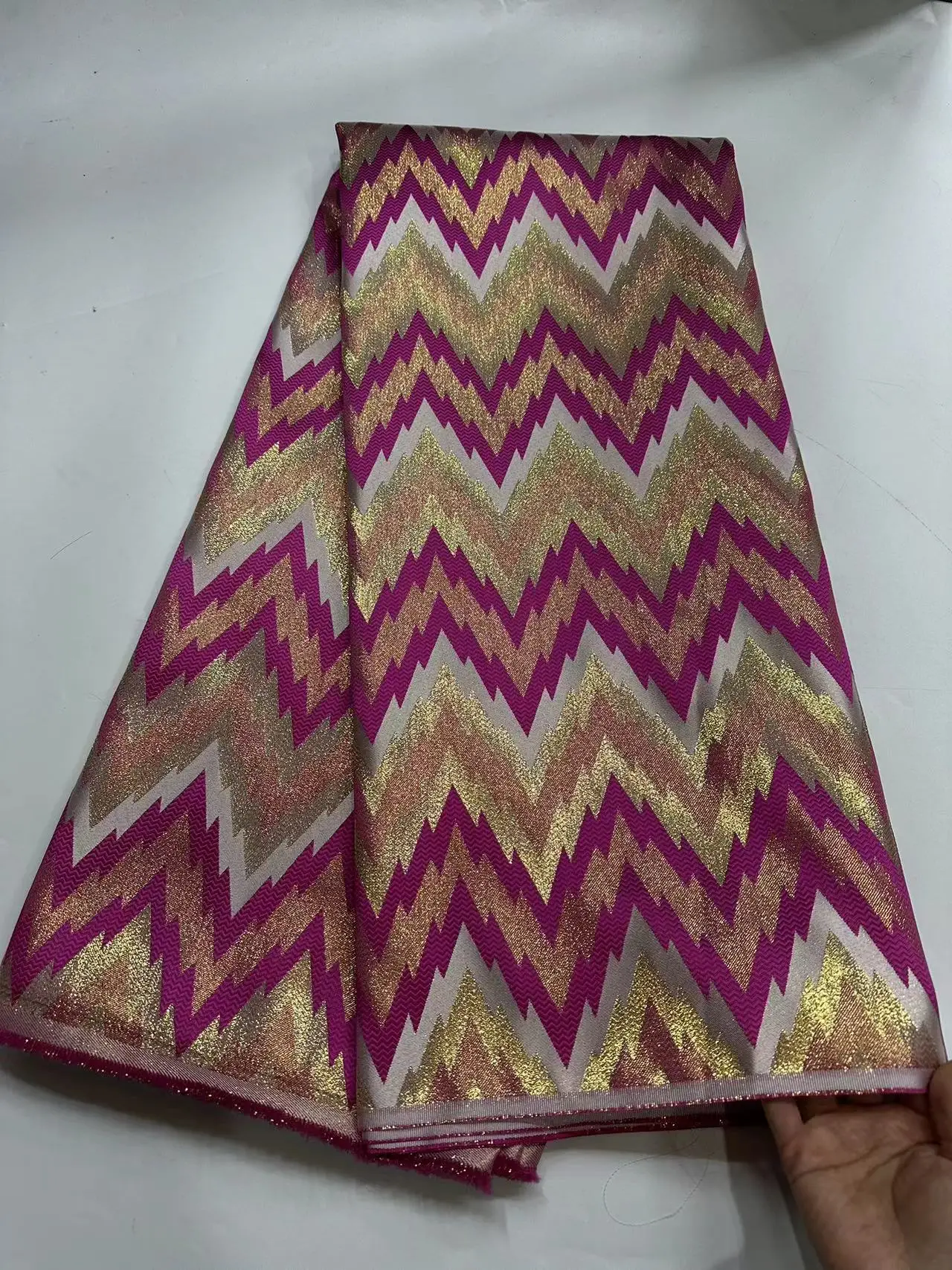 African Gilding Brocade Lace Fabric 2024 High Quality Nigerian French Jacquard Tulle Lace for Women Wedding Evening Dress
African Gilding Brocade Lace Fabric 2024 High Quality Nigerian French Jacquard Tulle Lace for Women Wedding Evening Dress