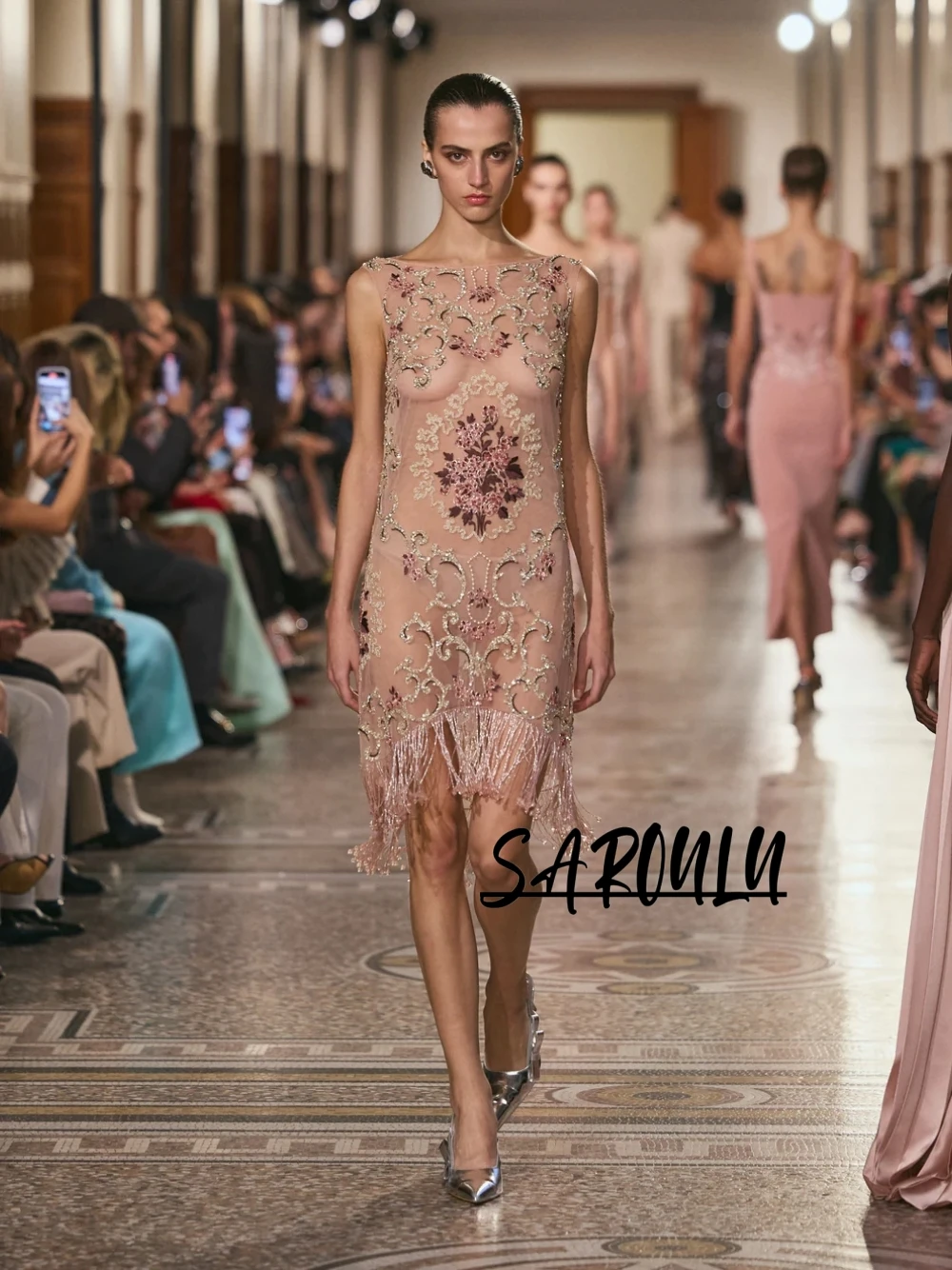 Delicate Floral Beaded Tassel Evening Dress See Through Knee-length Customized Cocktail Gown Exquisite Vintage Show Party Wear
Delicate Floral Beaded Tassel Evening Dress See Through Knee-length Customized Cocktail Gown Exquisite Vintage Show Party Wear