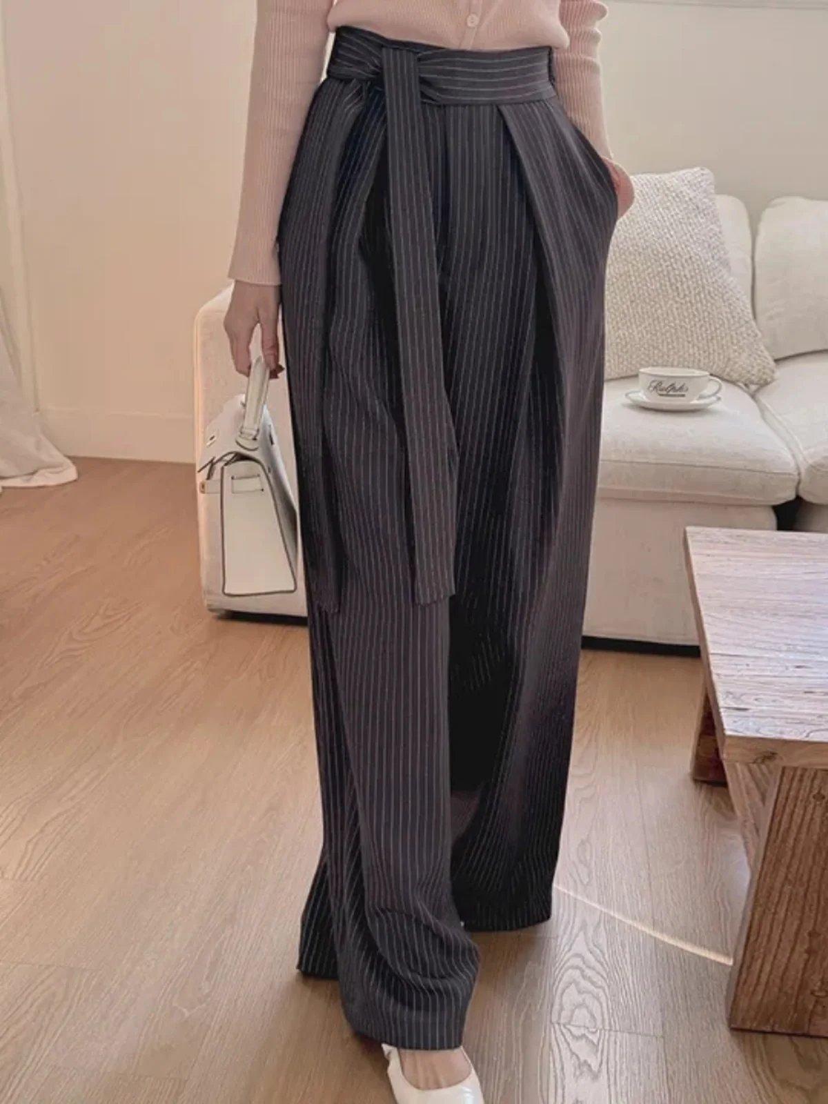 Korean Style Striped Wide Leg Suit Pants Women's Fashion High Waist Casual Trousers Elegant Versatile Belted Loose Fit
Korean Style Striped Wide Leg Suit Pants Women's Fashion High Waist Casual Trousers Elegant Versatile Belted Loose Fit