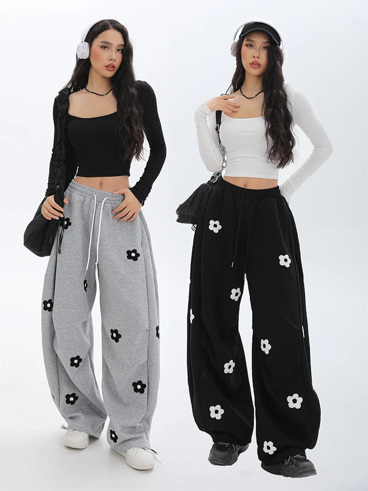 Retro American Embroidered Pleated Knife Sweatpants Loose Wide Leg Banana Jazz Dance Pants High Waist Cotton Blend
Retro American Embroidered Pleated Knife Sweatpants Loose Wide Leg Banana Jazz Dance Pants High Waist Cotton Blend