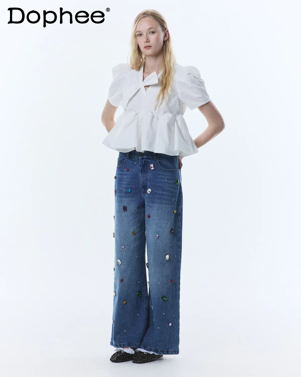 Japanese Original Sweet Girl V-neck Bow Ruffle Shirt 2026 Spring and Summer New Bubble Sleeve Commuter Versatile Short Top
Japanese Original Sweet Girl V-neck Bow Ruffle Shirt 2026 Spring and Summer New Bubble Sleeve Commuter Versatile Short Top