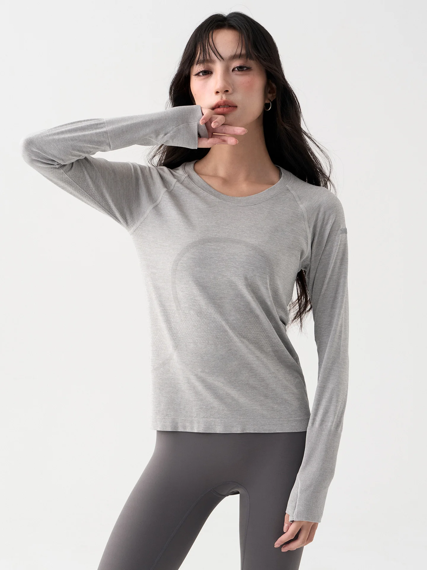 Новая весенняя одежда для йоги Long Sve, женская дышащая утягивающая футболка для бега, фитнеса, тренировочная футболка, наряд для пилатеса и гимнастики
Новая весенняя одежда для йоги Long Sve, женская дышащая утягивающая футболка для бега, фитнеса, тренировочная футболка, наряд для пилатеса и гимнастики