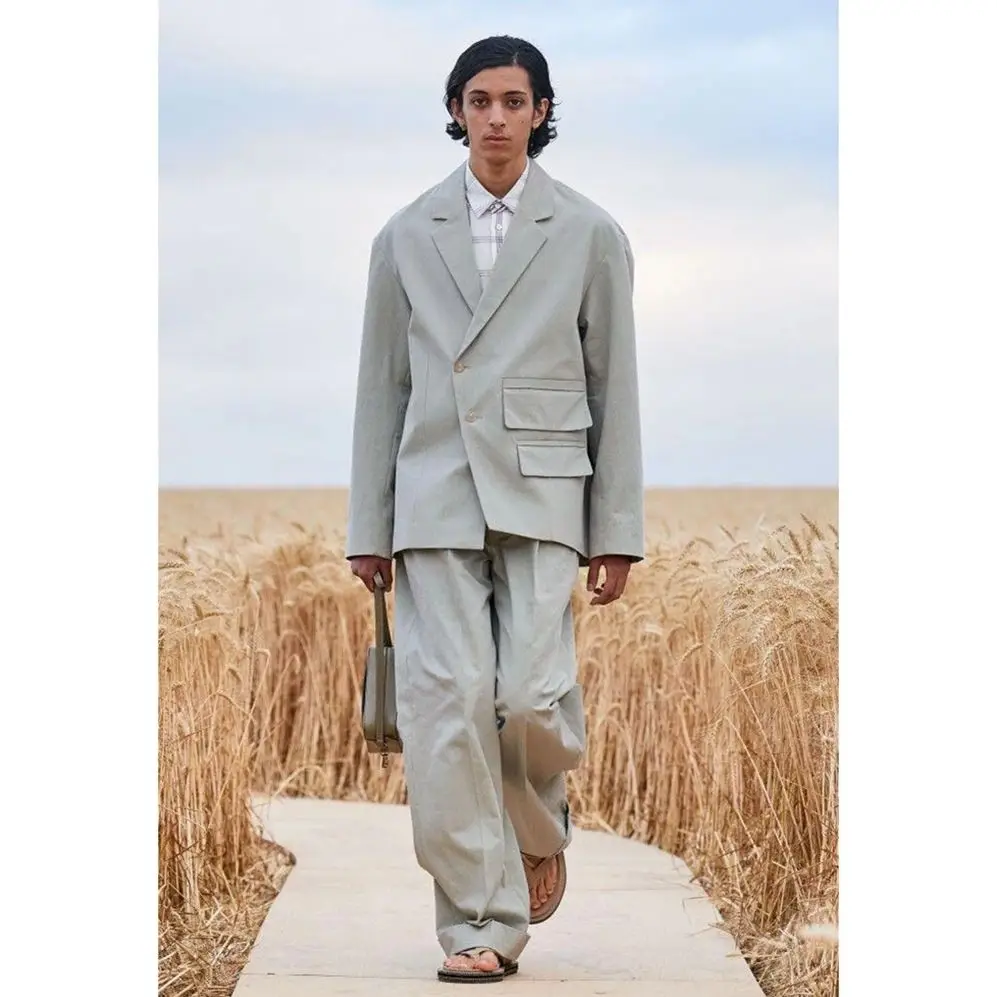 Grey Single Breasted Men Suit Two Pieces Fashion Hot Sell Male Set Daily Business Blazer Pants trajes para hombre
Grey Single Breasted Men Suit Two Pieces Fashion Hot Sell Male Set Daily Business Blazer Pants trajes para hombre