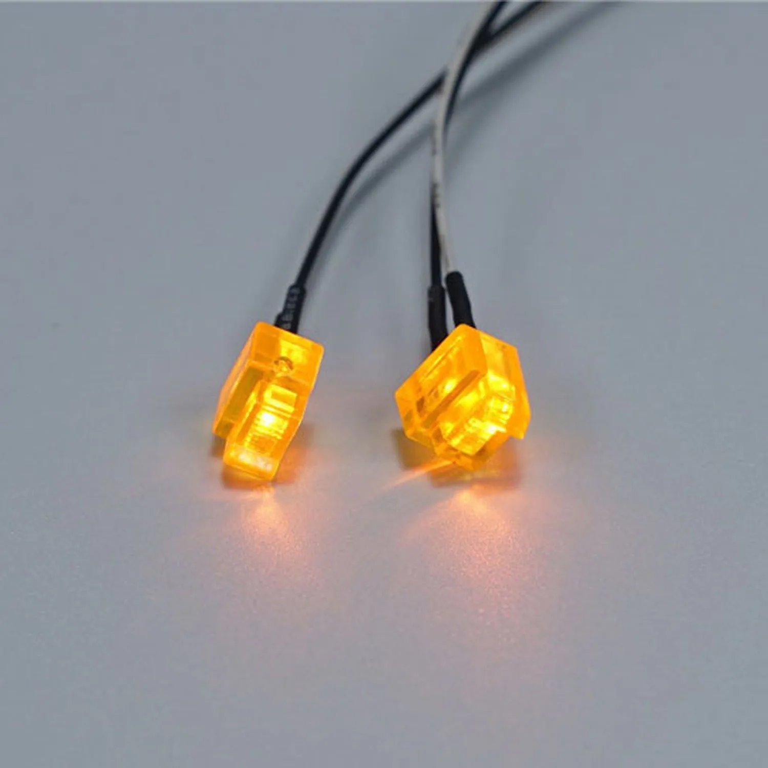 3V Foot Pedal Light Plastic LED Turn Signal Lamp Part for Toy 1/14 DIY TAMIYAYA Controlled Tractor Truck R620 R470 Vehicle Car
3V Foot Pedal Light Plastic LED Turn Signal Lamp Part for Toy 1/14 DIY TAMIYAYA Controlled Tractor Truck R620 R470 Vehicle Car