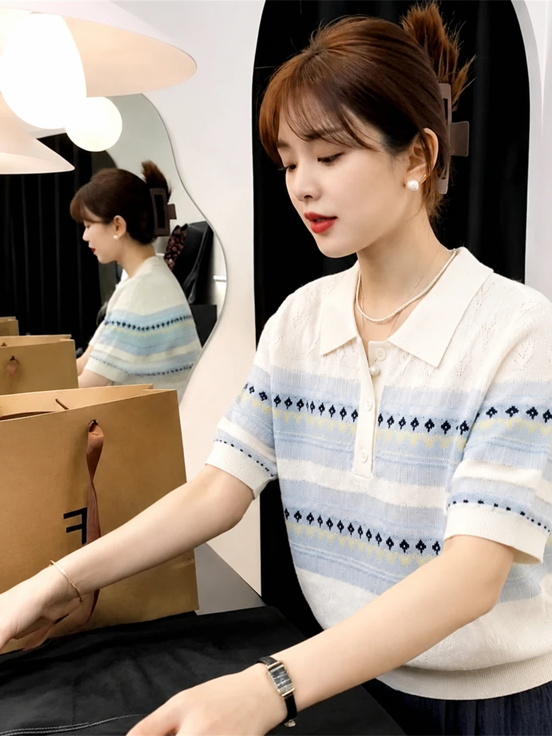 Korean Style Loose Fit Short Sleeve Knitwear Collar Color Block Design Summer Fashionable Silk Top Women's Premium Clothing
Korean Style Loose Fit Short Sleeve Knitwear Collar Color Block Design Summer Fashionable Silk Top Women's Premium Clothing