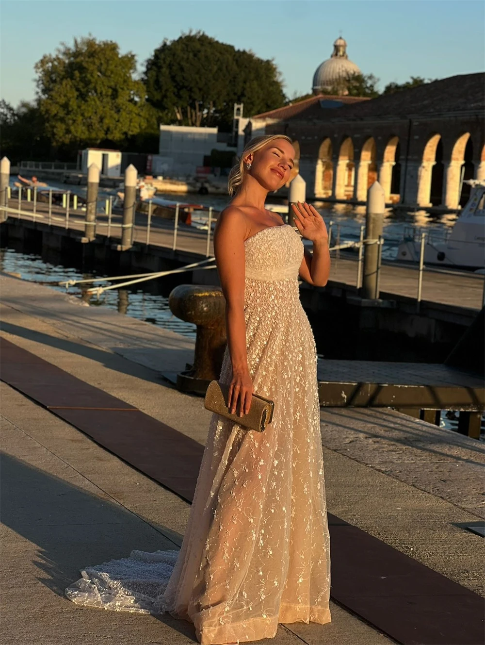 Customized Charming Tulle Evening Dress Formal Strapless Sleeveless Prom Dress Temperament Sweep Train Bespoke Occasion Gowns
Customized Charming Tulle Evening Dress Formal Strapless Sleeveless Prom Dress Temperament Sweep Train Bespoke Occasion Gowns