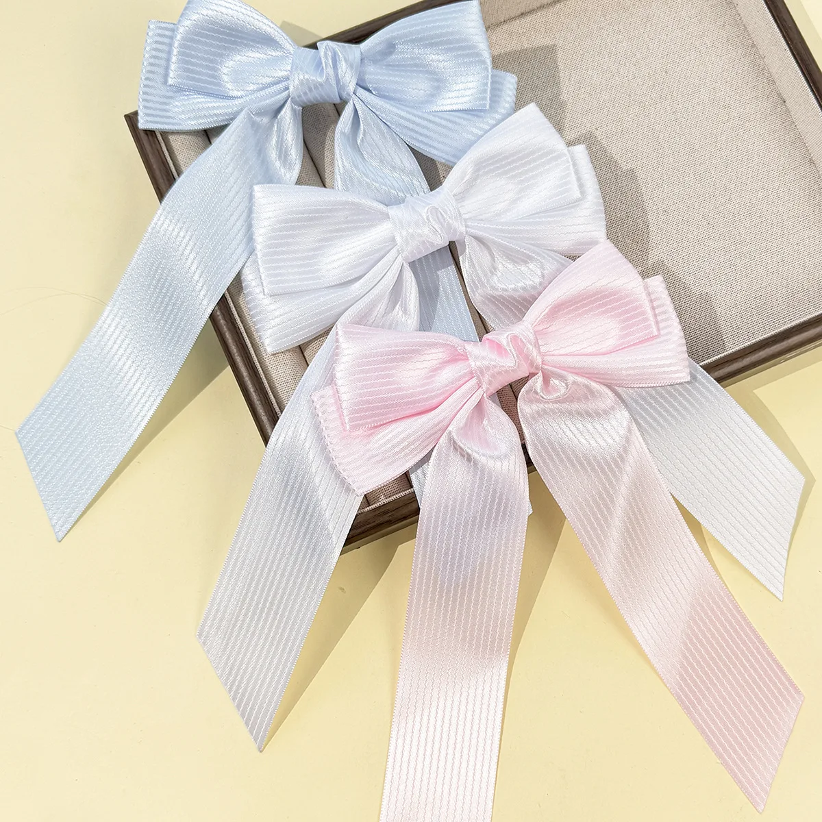 30 PCS/Lot, 5.31" Korean Style Striped Ribbon Hair Bow Clips For Women Girls Bowknot Spring Hair Clip Female Hair Accessories
30 PCS/Lot, 5.31" Korean Style Striped Ribbon Hair Bow Clips For Women Girls Bowknot Spring Hair Clip Female Hair Accessories