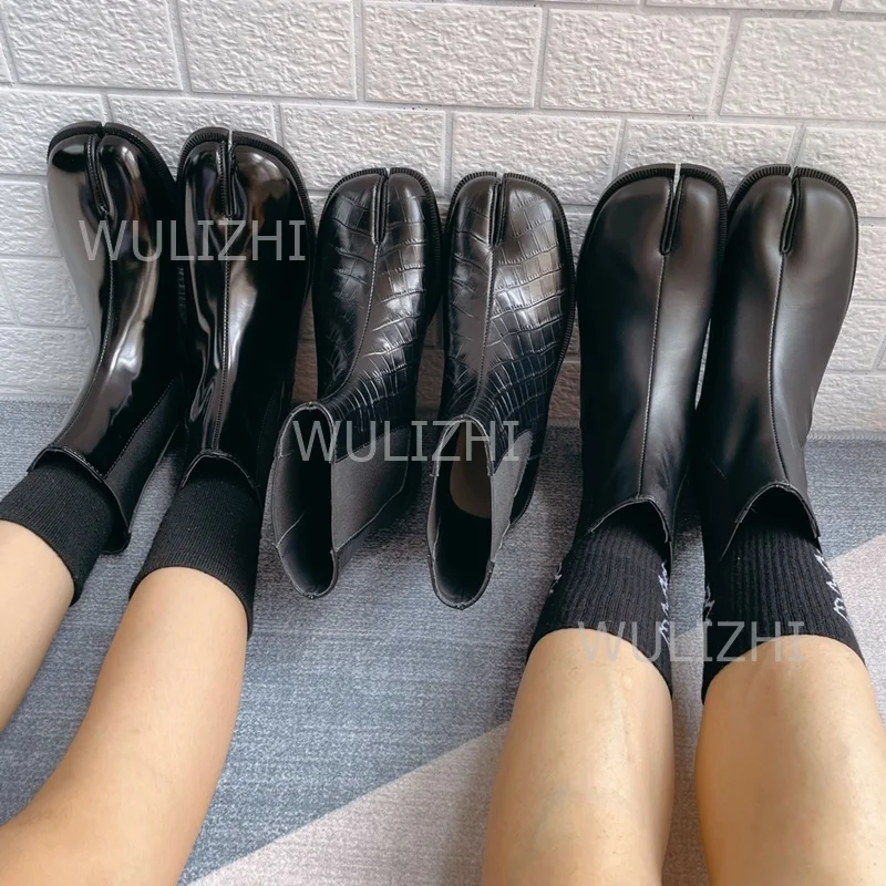 Black Series Split Couple Ankle Tabi Booties Matte Patent Leather Stone Pattern Flat Bottom Casual Summer Men Work Boots Shoes
Black Series Split Couple Ankle Tabi Booties Matte Patent Leather Stone Pattern Flat Bottom Casual Summer Men Work Boots Shoes