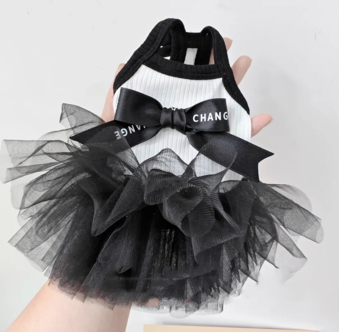 Classic Design Camellia Summer Lace Bow Pet Dress Puff-Sleeved Dresses For Little Dogs And Cat
Classic Design Camellia Summer Lace Bow Pet Dress Puff-Sleeved Dresses For Little Dogs And Cat