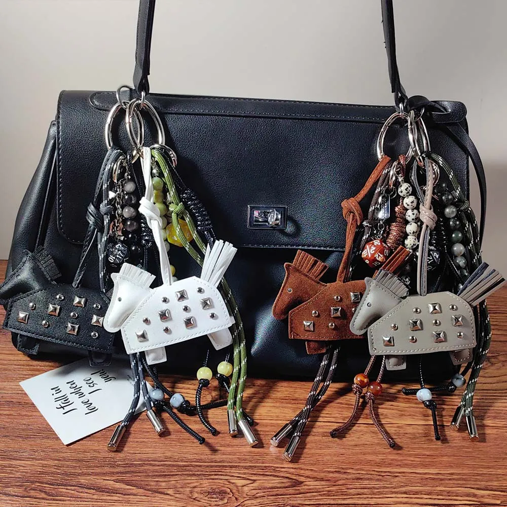 Креативная подвеска из искусственной кожи с изображением лошади, серая, милая подвеска в виде маленького животного, многоцветная модная отделка, высококачественная изысканная подвеска для сумки для девочек
Креативная подвеска из искусственной кожи с изображением лошади, серая, милая подвеска в виде маленького животного, многоцветная модная отделка, высококачественная изысканная подвеска для сумки для девочек