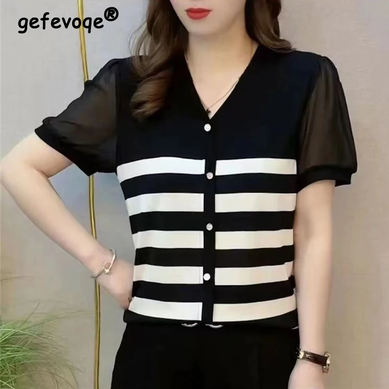 Women's Clothing 2023 Summer Korean Style Striped Single Breasted Elegant T-shirts Female Casual V-neck Short Sleeve Loose Tops
Women's Clothing 2023 Summer Korean Style Striped Single Breasted Elegant T-shirts Female Casual V-neck Short Sleeve Loose Tops