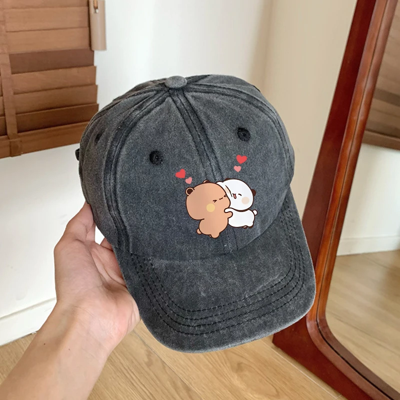 Бейсболки Bubu Dudu для пар, кепки с милым мультяшным рисунком медведя и панды, модные кепки-уточки, трендовые уличные головные уборы, подарок
Бейсболки Bubu Dudu для пар, кепки с милым мультяшным рисунком медведя и панды, модные кепки-уточки, трендовые уличные головные уборы, подарок