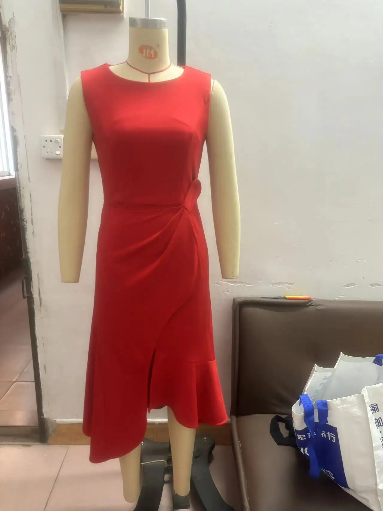 Summer Spring Slim A-Line Party Long Dresses Sleeveless Knot Ruffle Irregular Dress Woman 2025Sexy Crew Neck Solid Commute Dress
Summer Spring Slim A-Line Party Long Dresses Sleeveless Knot Ruffle Irregular Dress Woman 2025Sexy Crew Neck Solid Commute Dress