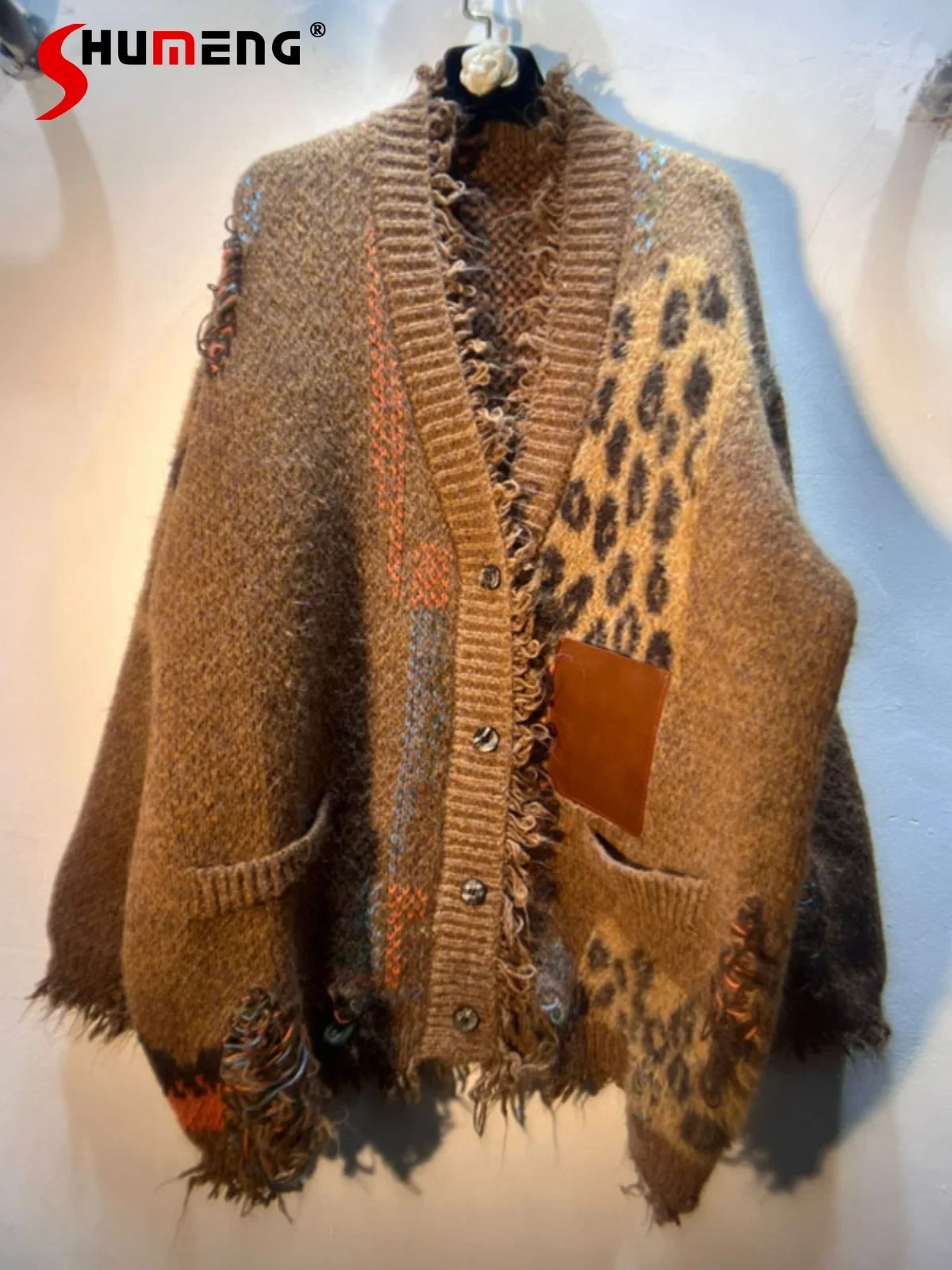 Women's 2024 Autumn Winter New Tops Retro Splicing Leopard Print Loose Thickened Cardigan Color Matching Women's Sweater Jacket
Women's 2024 Autumn Winter New Tops Retro Splicing Leopard Print Loose Thickened Cardigan Color Matching Women's Sweater Jacket